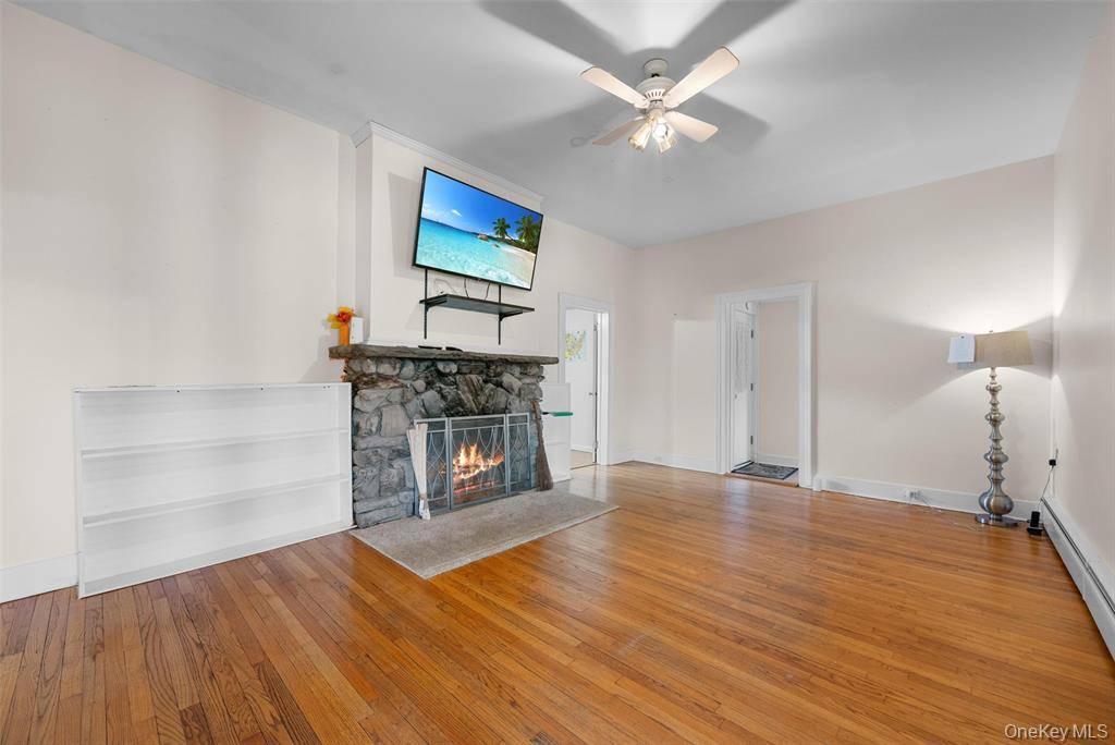 Warwick, NY 10990,96 Galloway RD