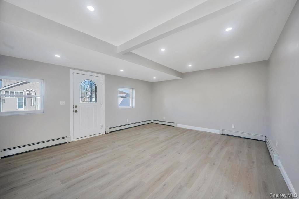 Lindenhurst, NY 11757,4 W Lido Prom