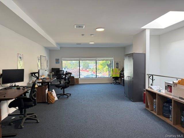 Manhasset, NY 11030,282 Plandome RD #2F