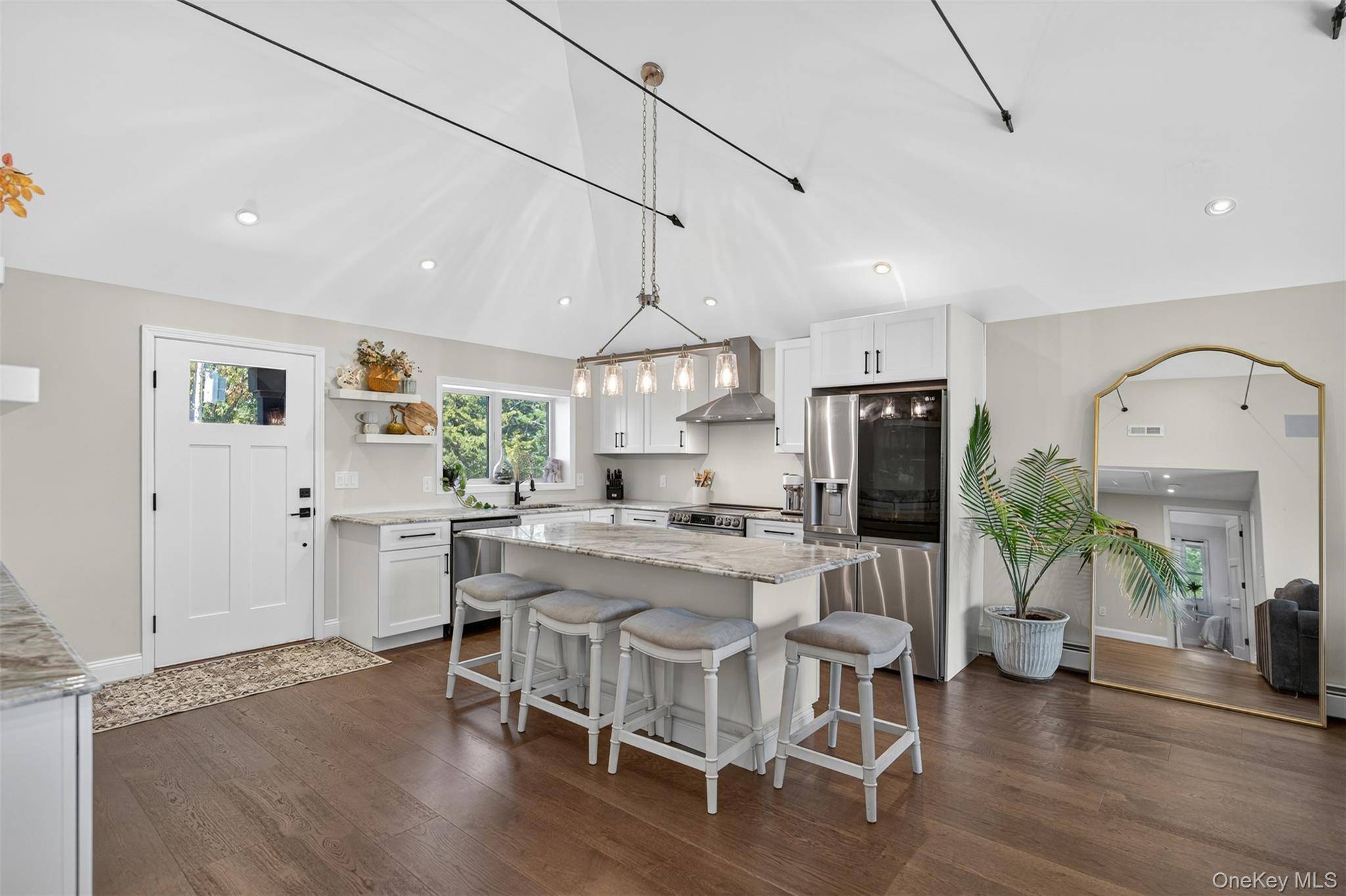 Marlboro, NY 12542,1568 Route 9W