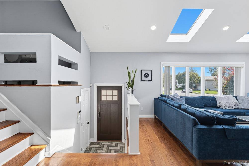 Jericho, NY 11753,3 Fortune LN