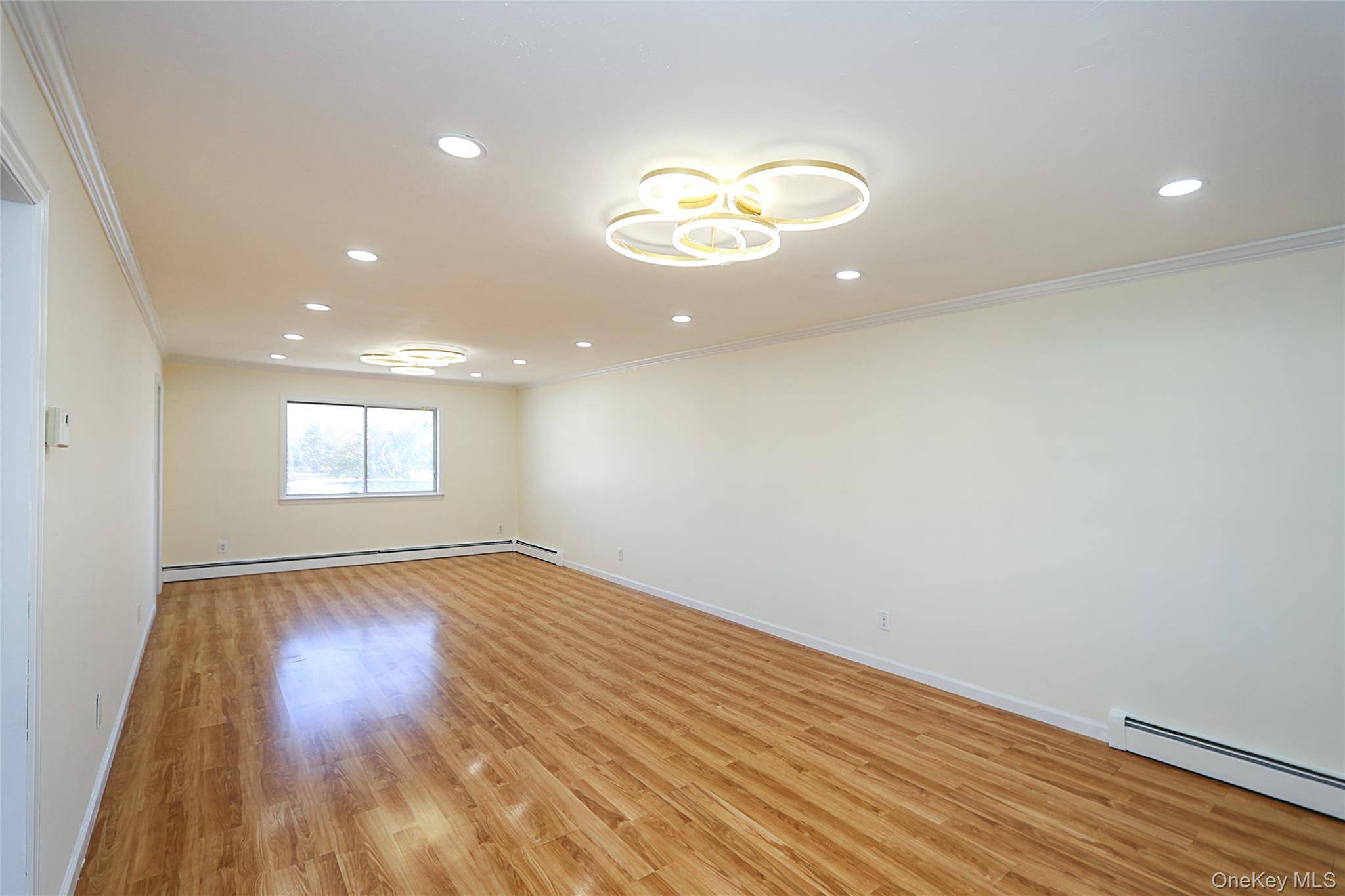 North Babylon, NY 11703,1 Deer Lake DR