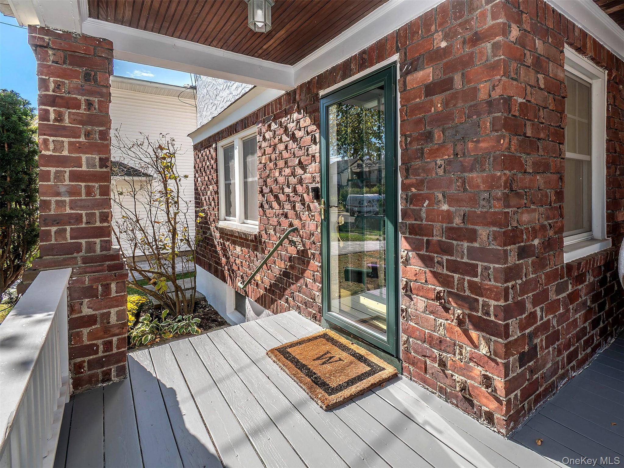 Port Washington, NY 11050,46 Hillview AVE