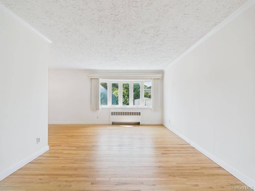 Massapequa, NY 11758,408 Briarwood RD