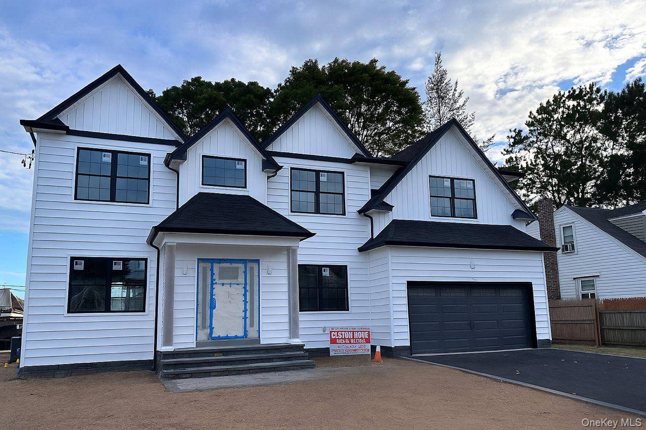 Massapequa, NY 11758,214 N Cedar