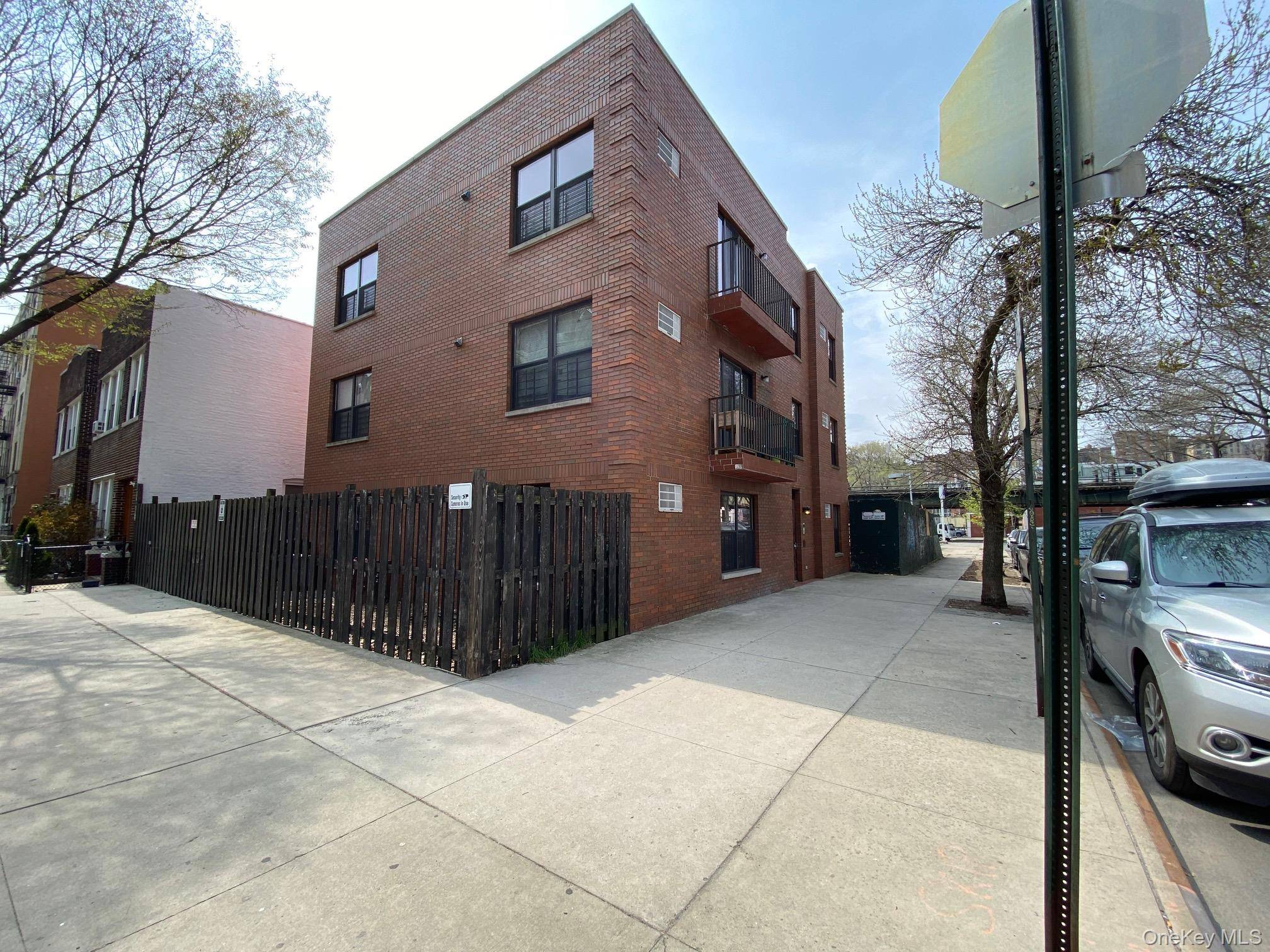 Bronx, NY 10463,190 W 239th ST
