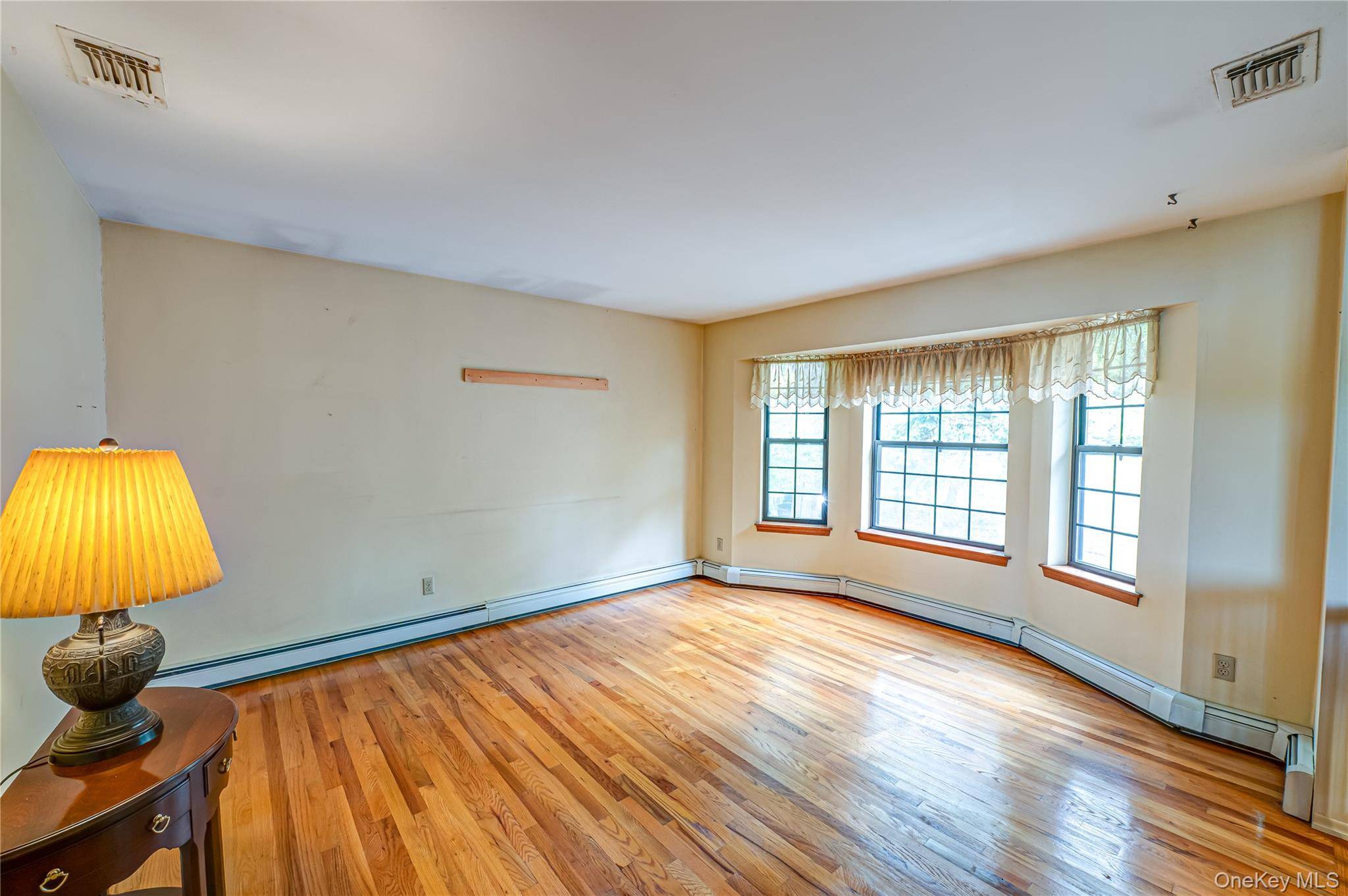 Kings Park, NY 11754,25 Violet RD