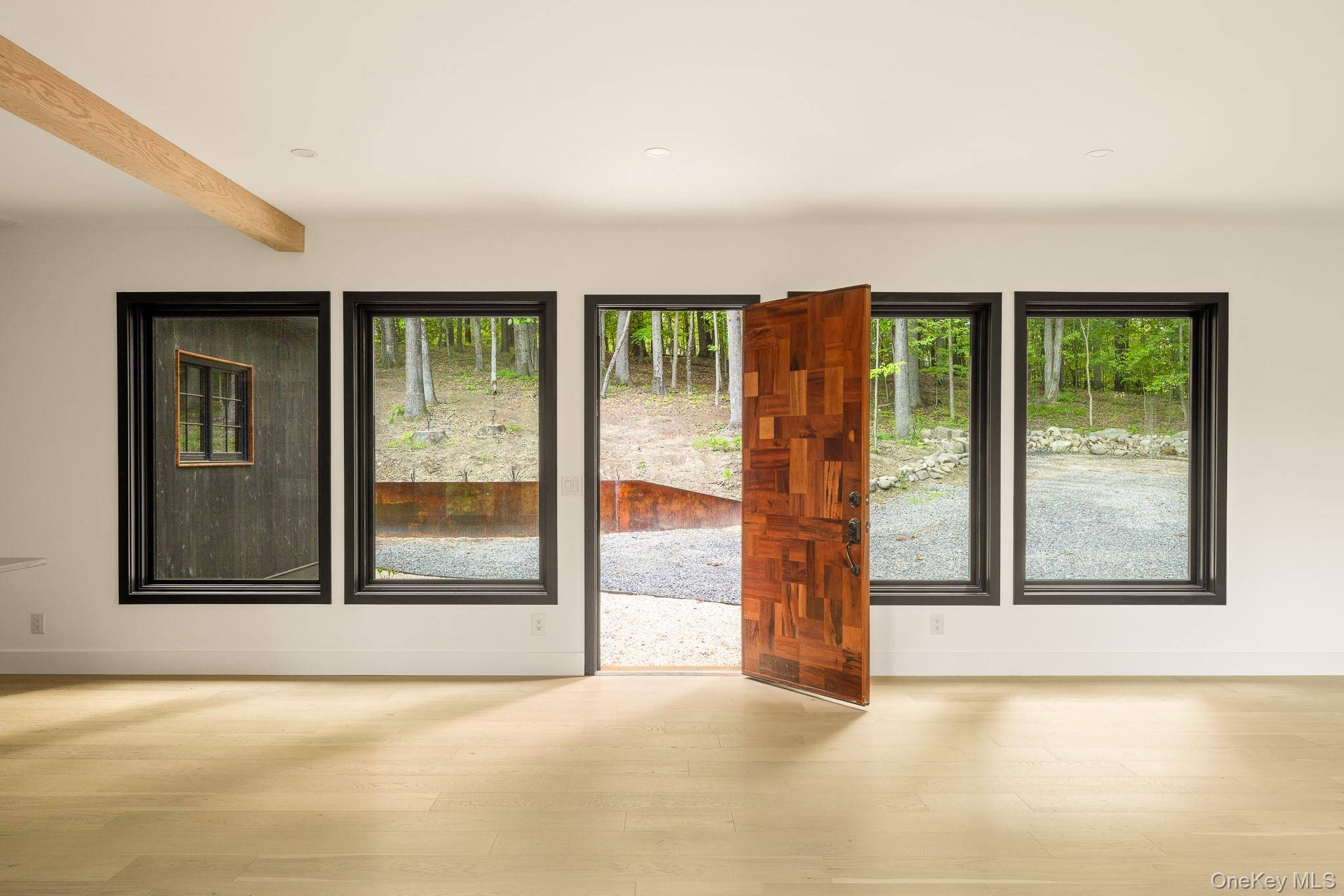 Craryville, NY 12521,490 Old State Route 82