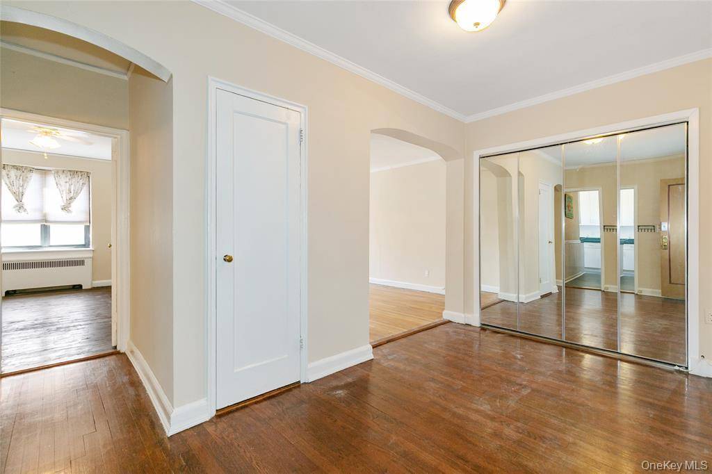 Great Neck, NY 11021,2 Townhouse Place #3N