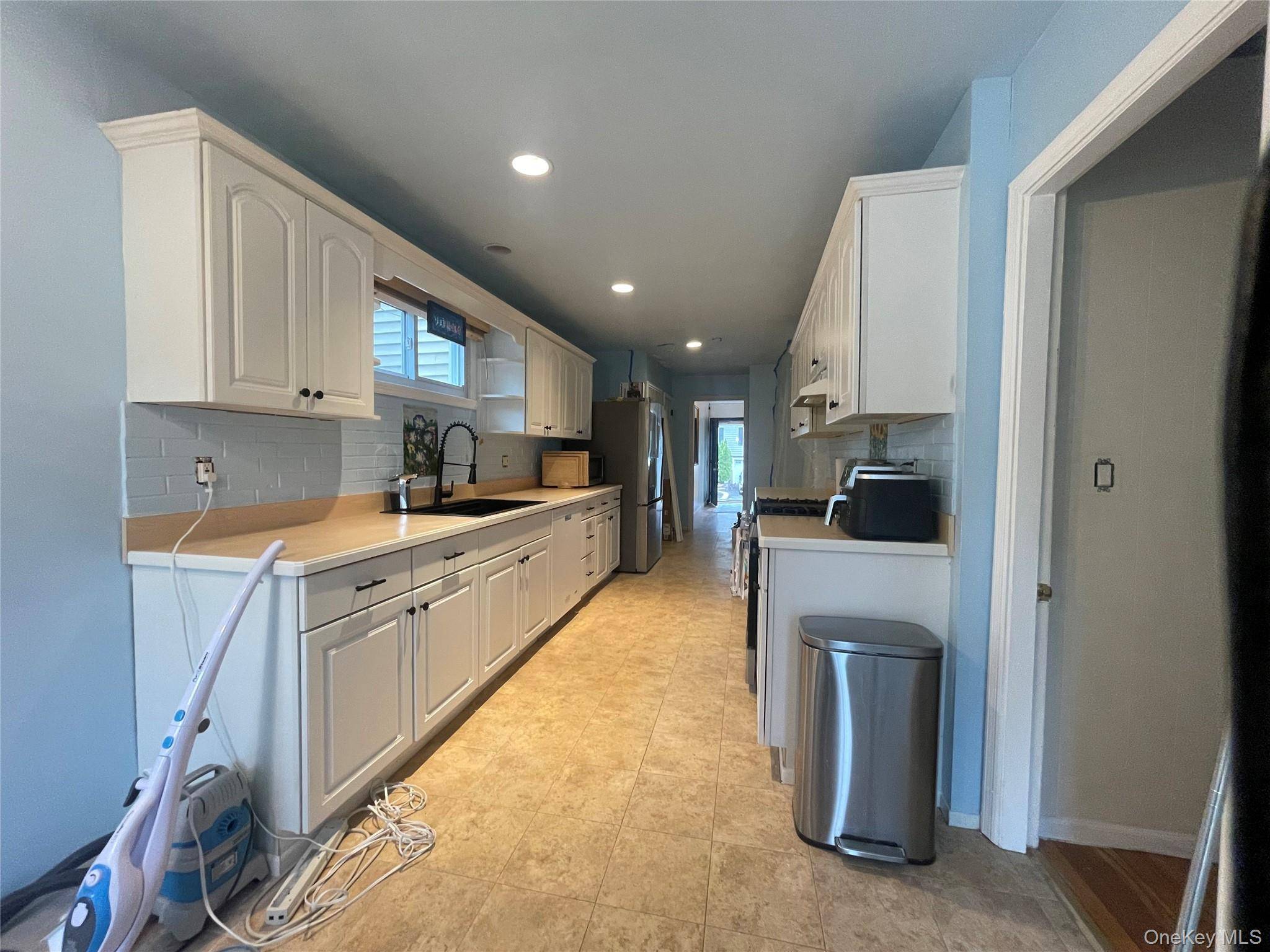 Kings Park, NY 11754,14 Bruce LN