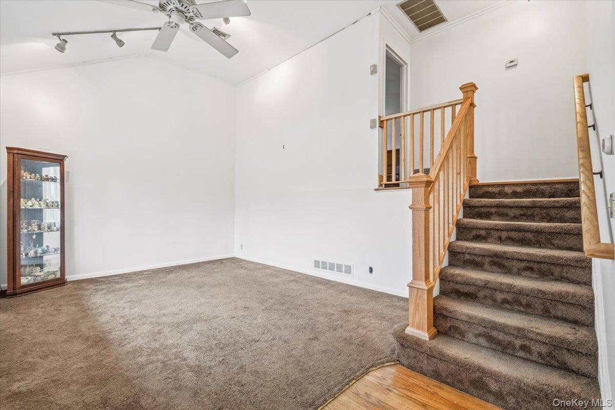 Yorktown Heights, NY 10598,889 Fox Meadow RD