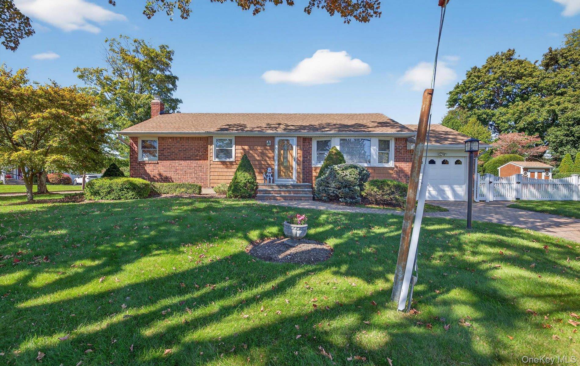 Greenlawn, NY 11740,1 Marlowe PL