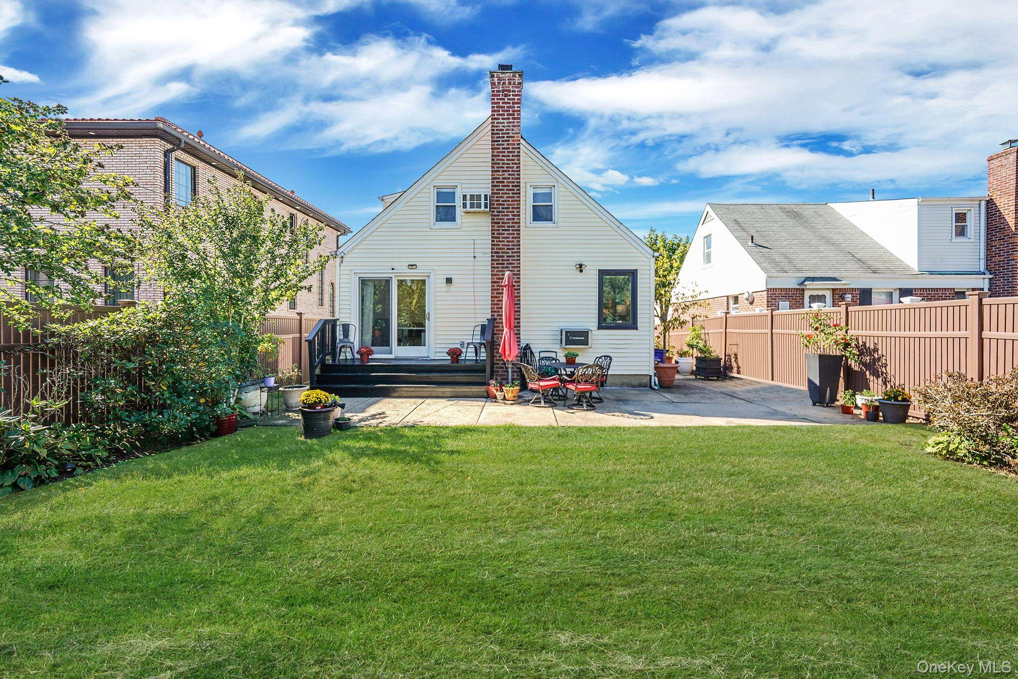 Glen Oaks, NY 11004,8133 260th ST