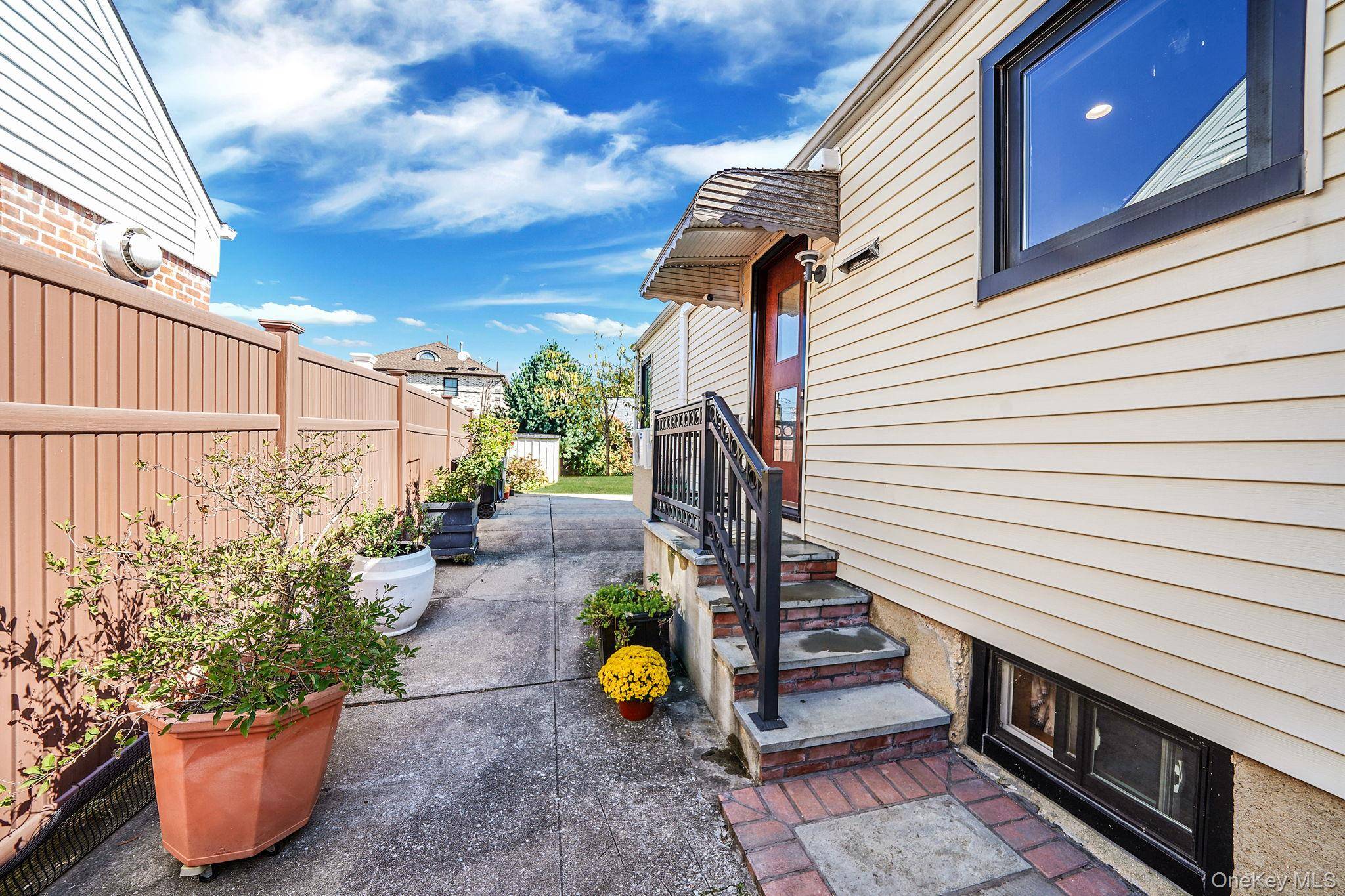 Glen Oaks, NY 11004,8133 260th ST