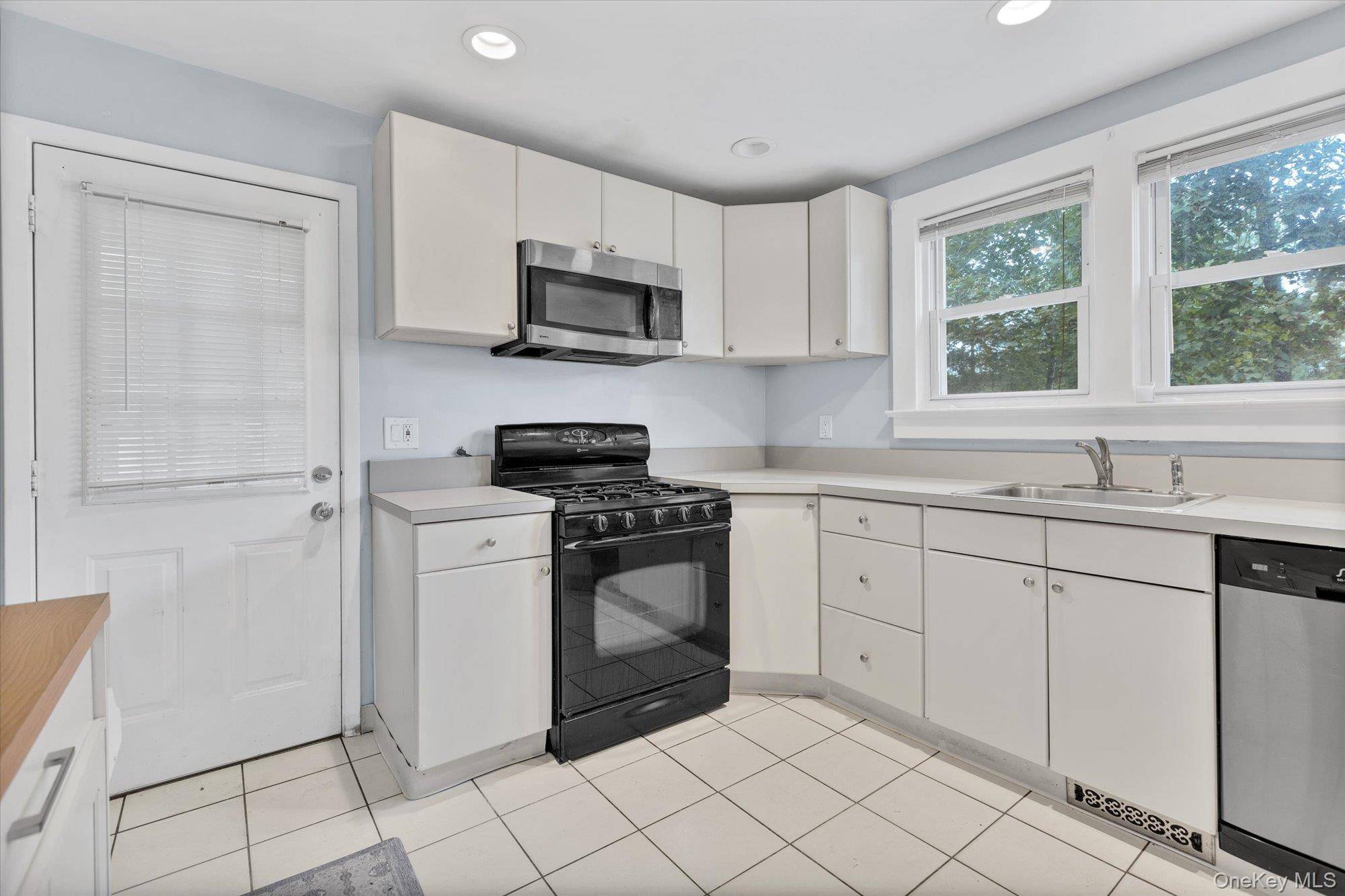 Huntington, NY 11743,813 Park AVE