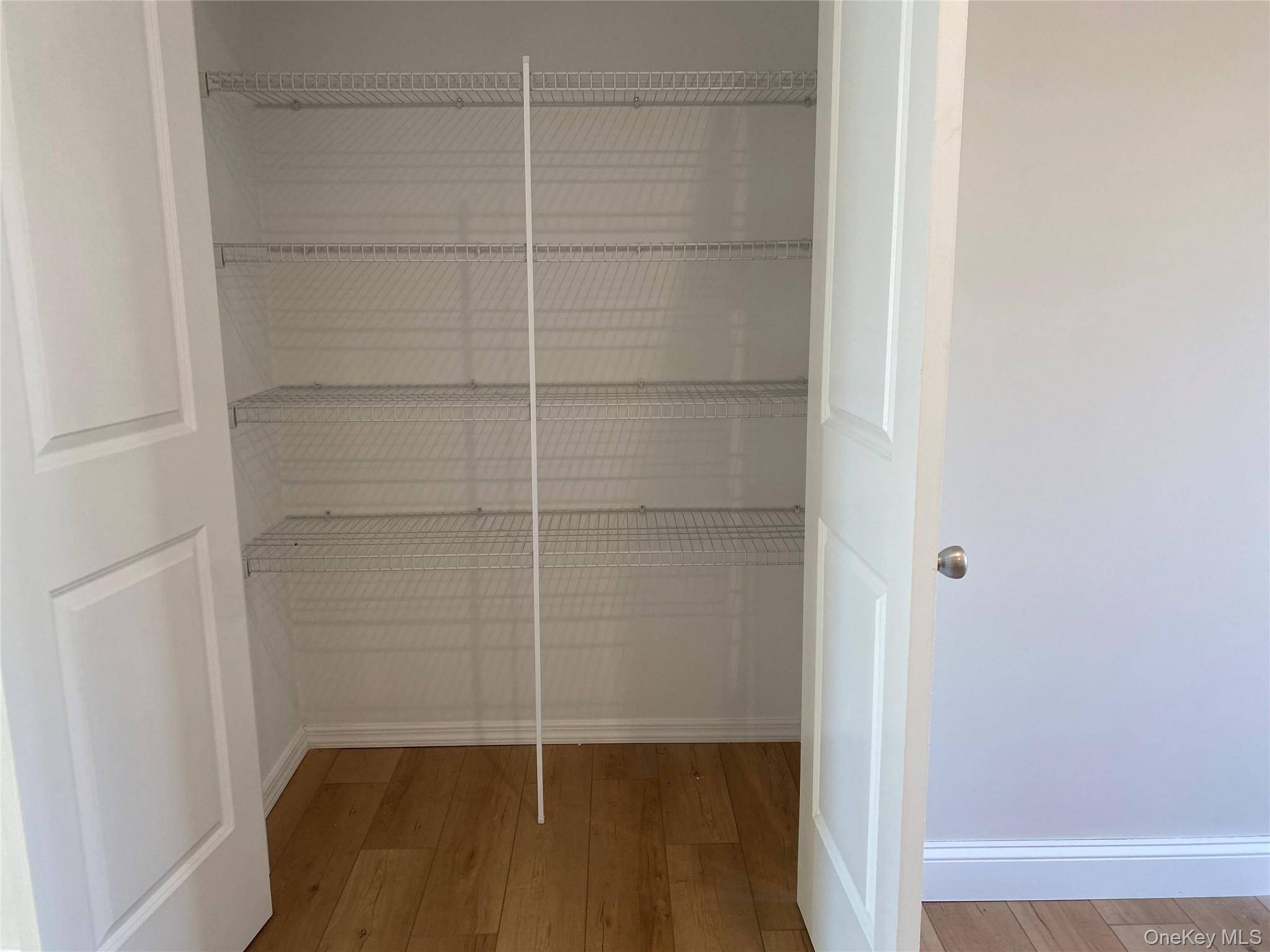 Lindenhurst, NY 11757,515 Jackson AVE #38