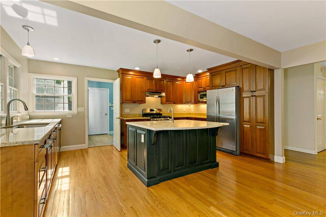 Sleepy Hollow, NY 10591,46 Hemlock DR