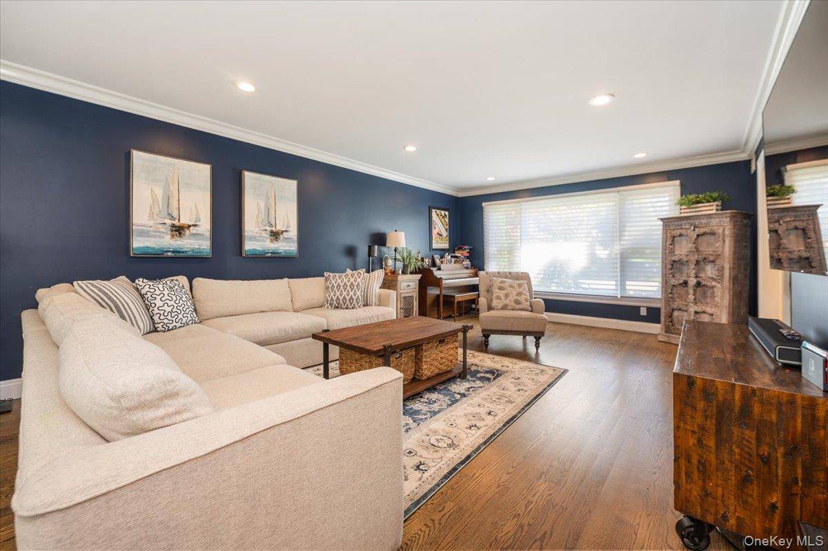 Muttontown, NY 11753,75 Karol PL