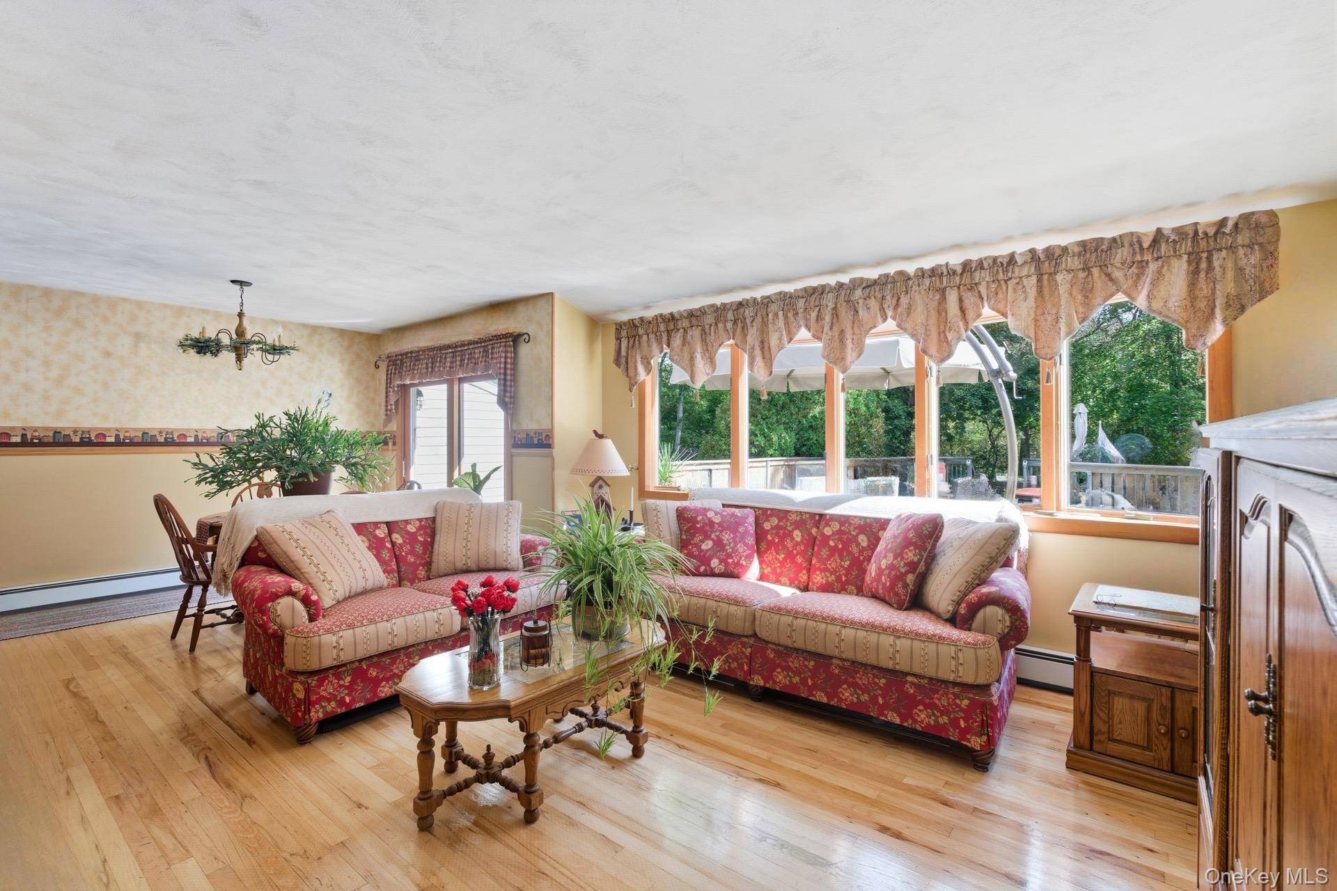 Manorville, NY 11949,347 Wading River RD