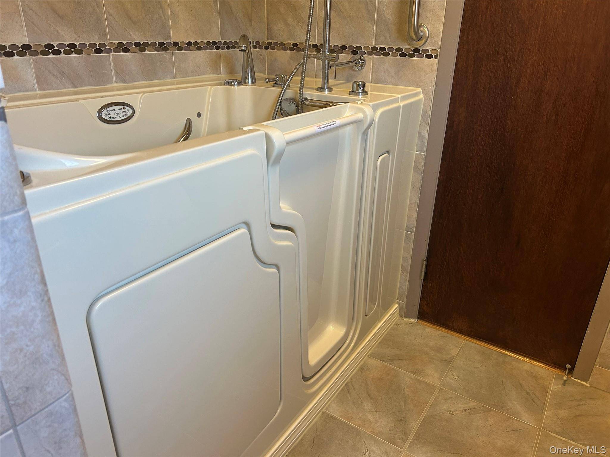 West Babylon, NY 11704,325 Young ST