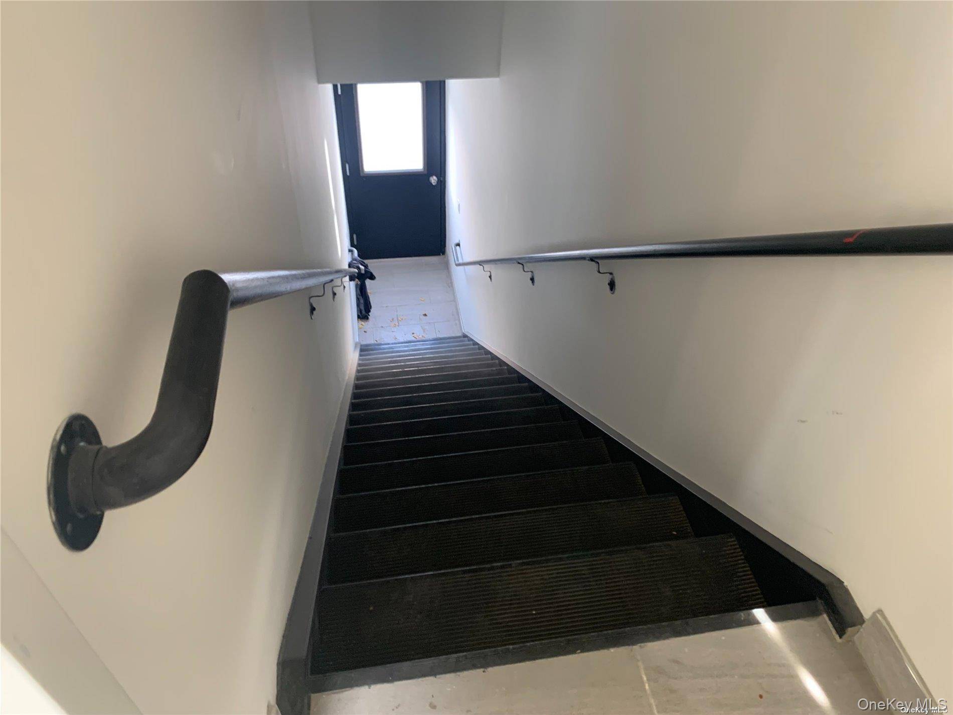Floral Park, NY 11004,258-10 2nd Floor Hillside AVE #B