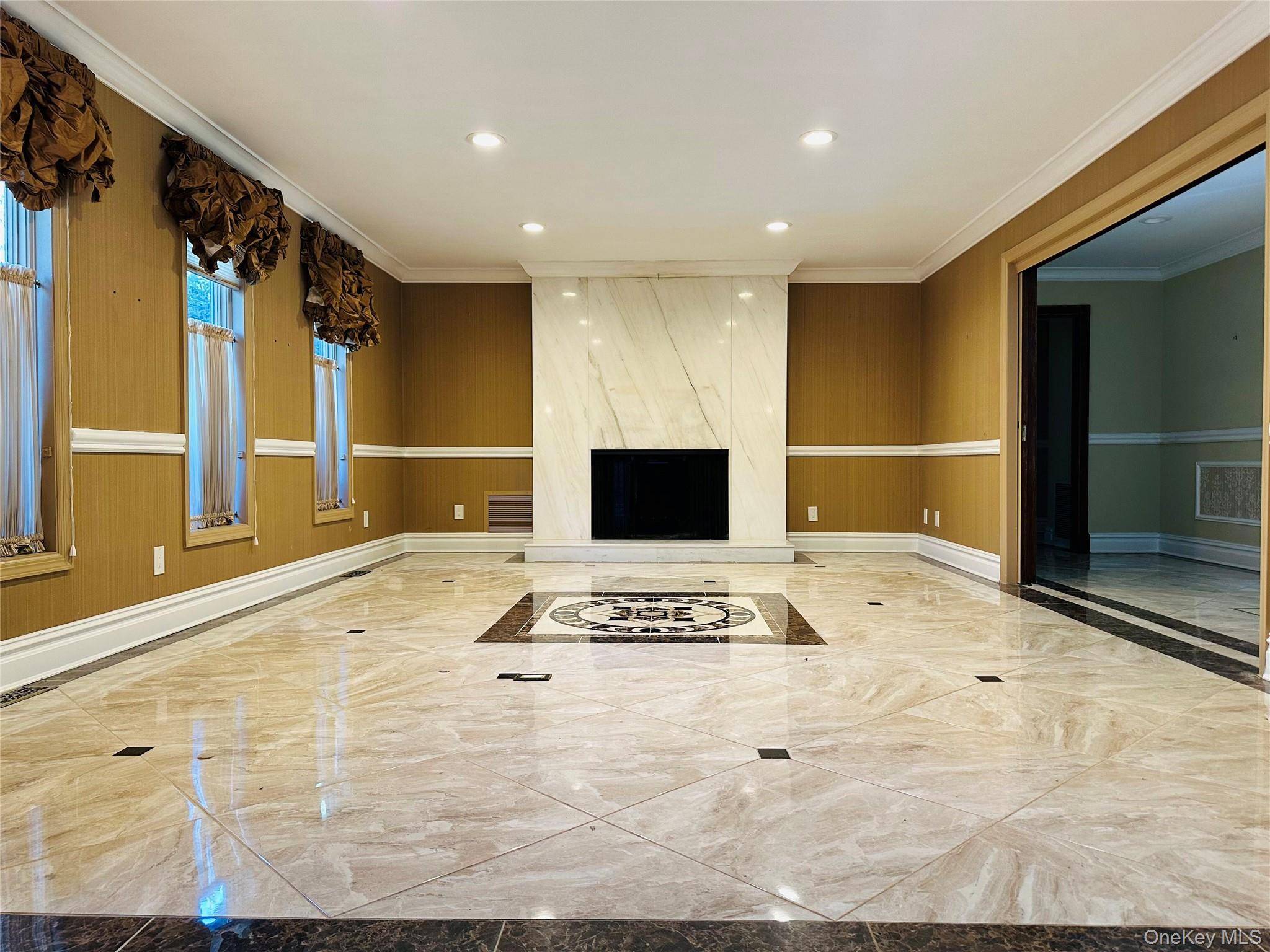 Old Westbury, NY 11568,8 Trusdale DR