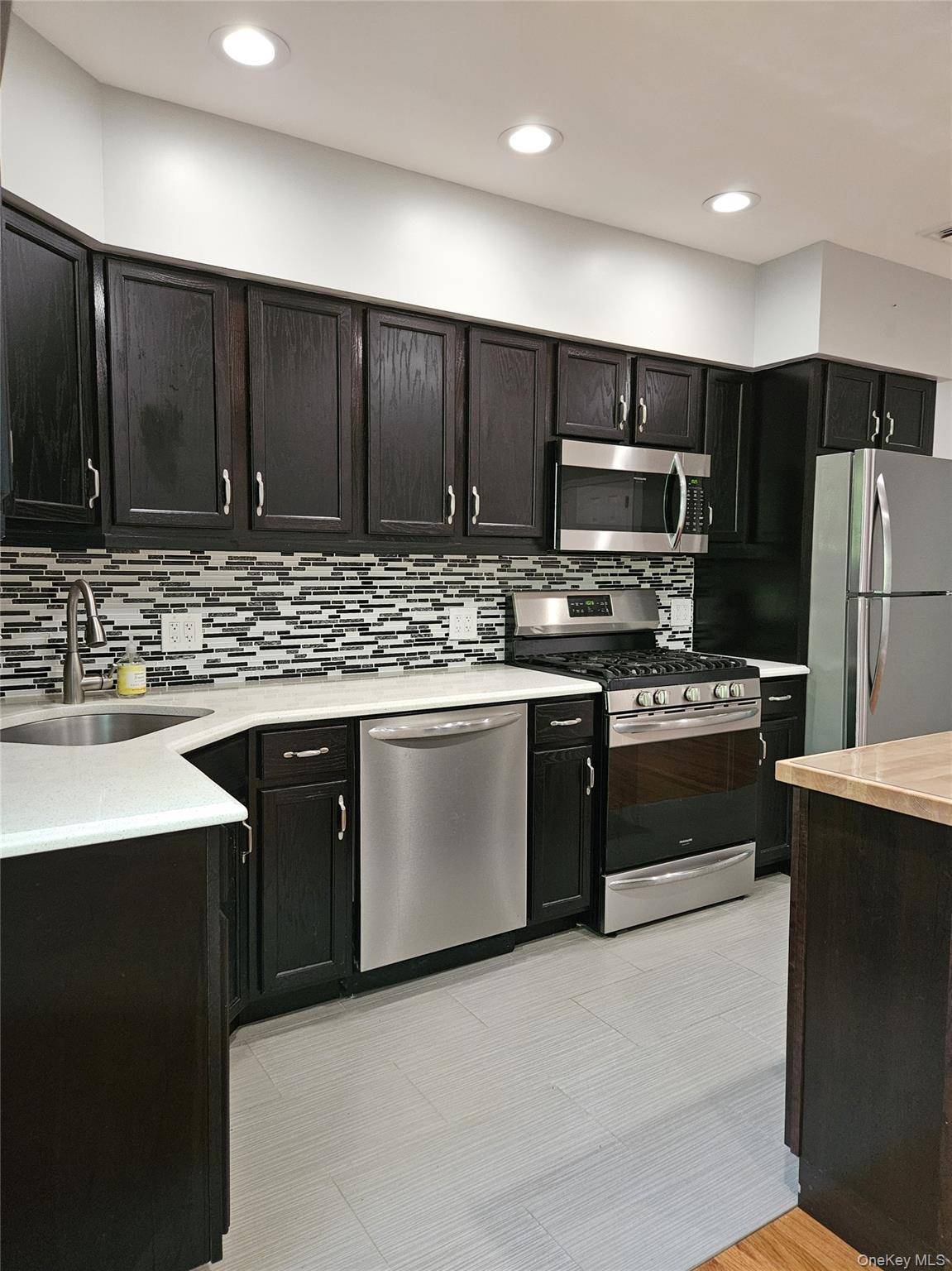 Lynbrook, NY 11563,93 Hempstead AVE ##102