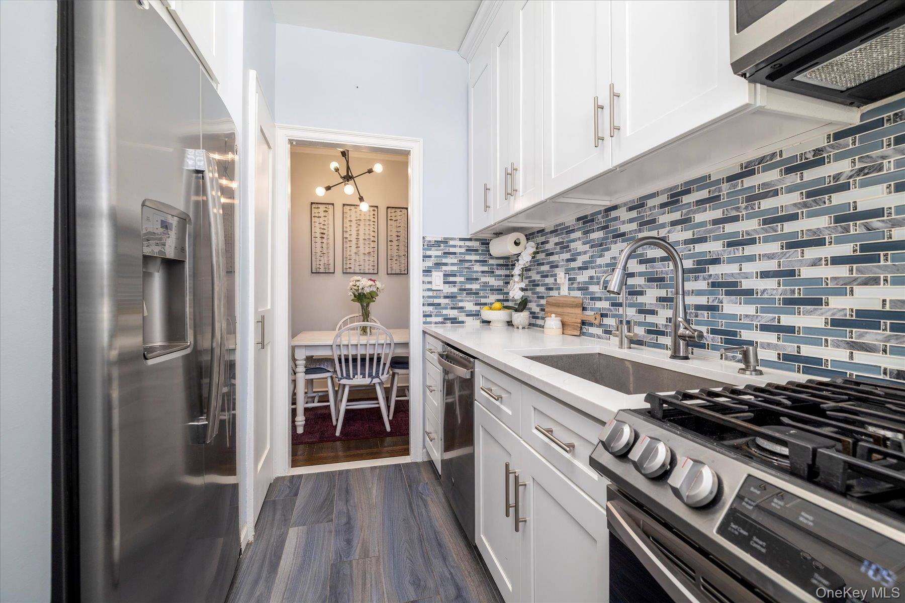Great Neck, NY 11021,8 Barstow RD #4J