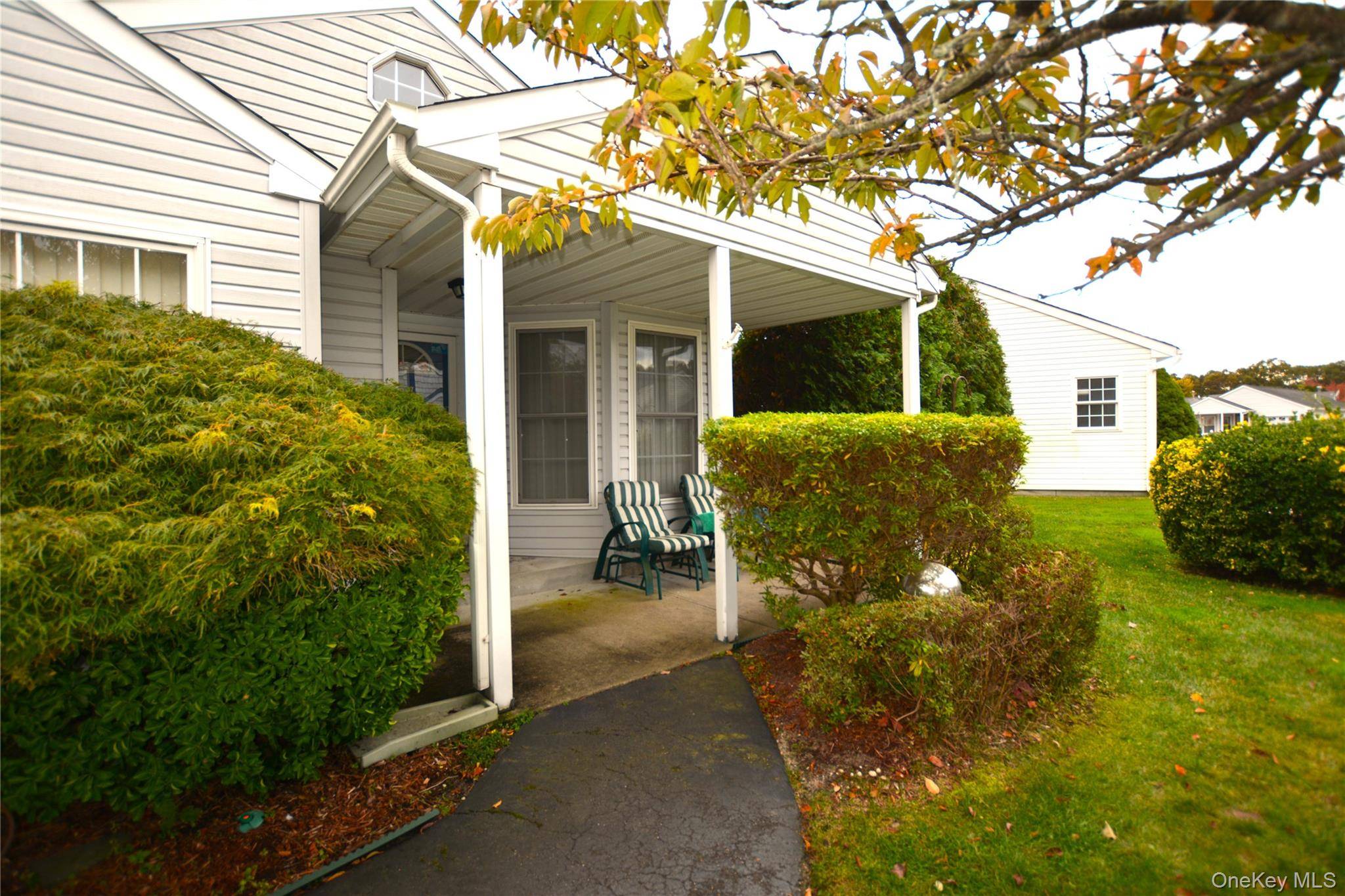 Manorville, NY 11949,1 Willow CT