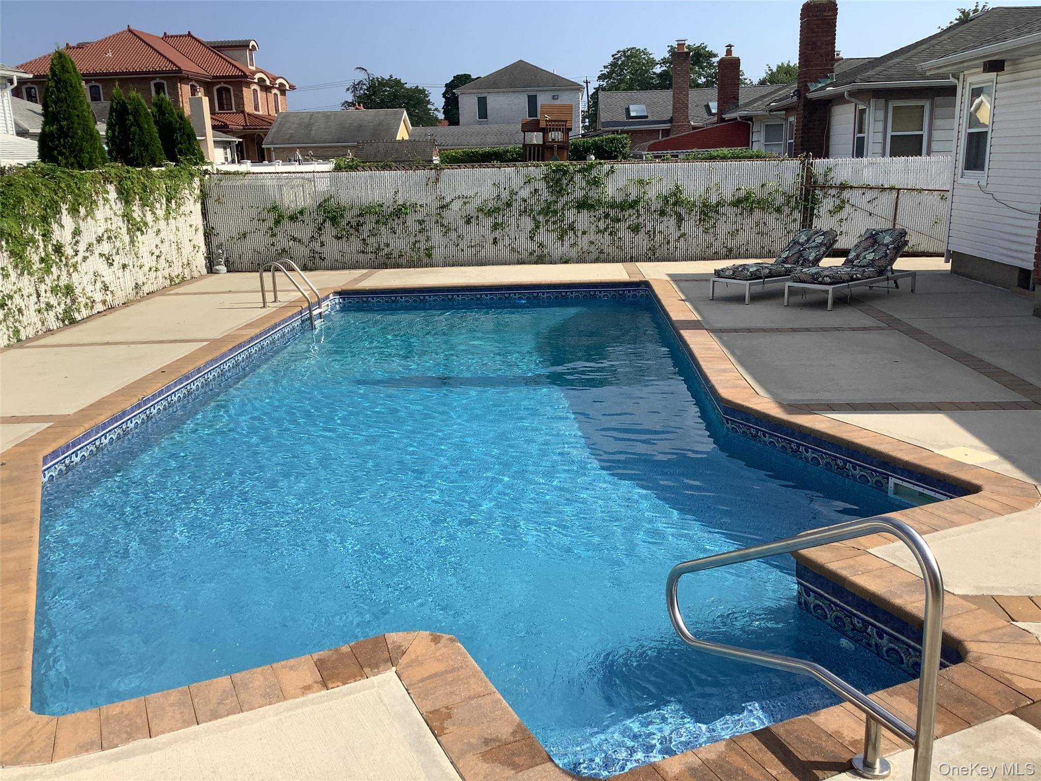 Howard Beach, NY 11414,157-31 80th ST