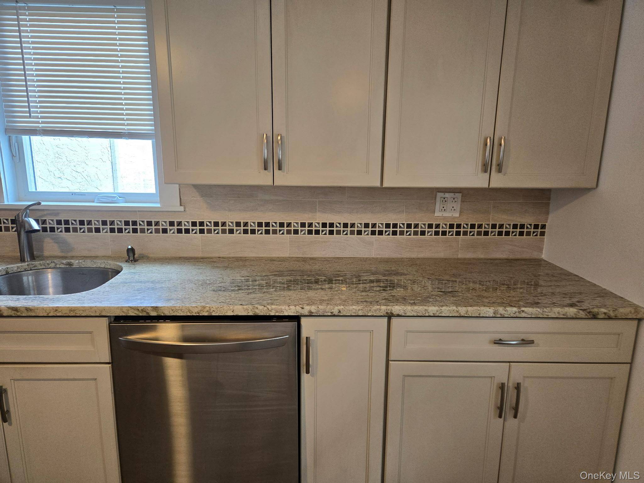 Mineola, NY 11501,125 Roslyn RD #1