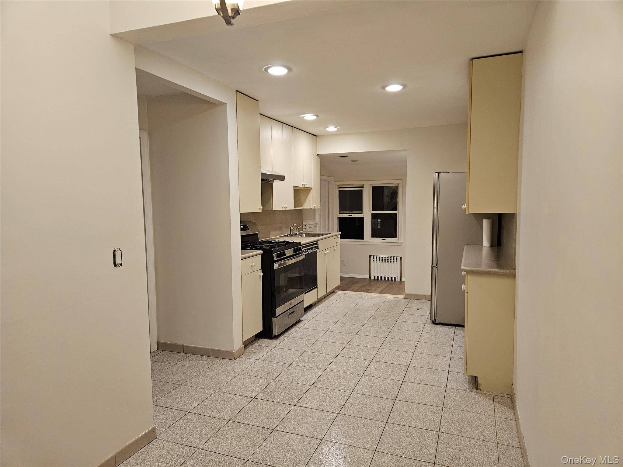 Astoria, NY 11105,43-05 21 AVE