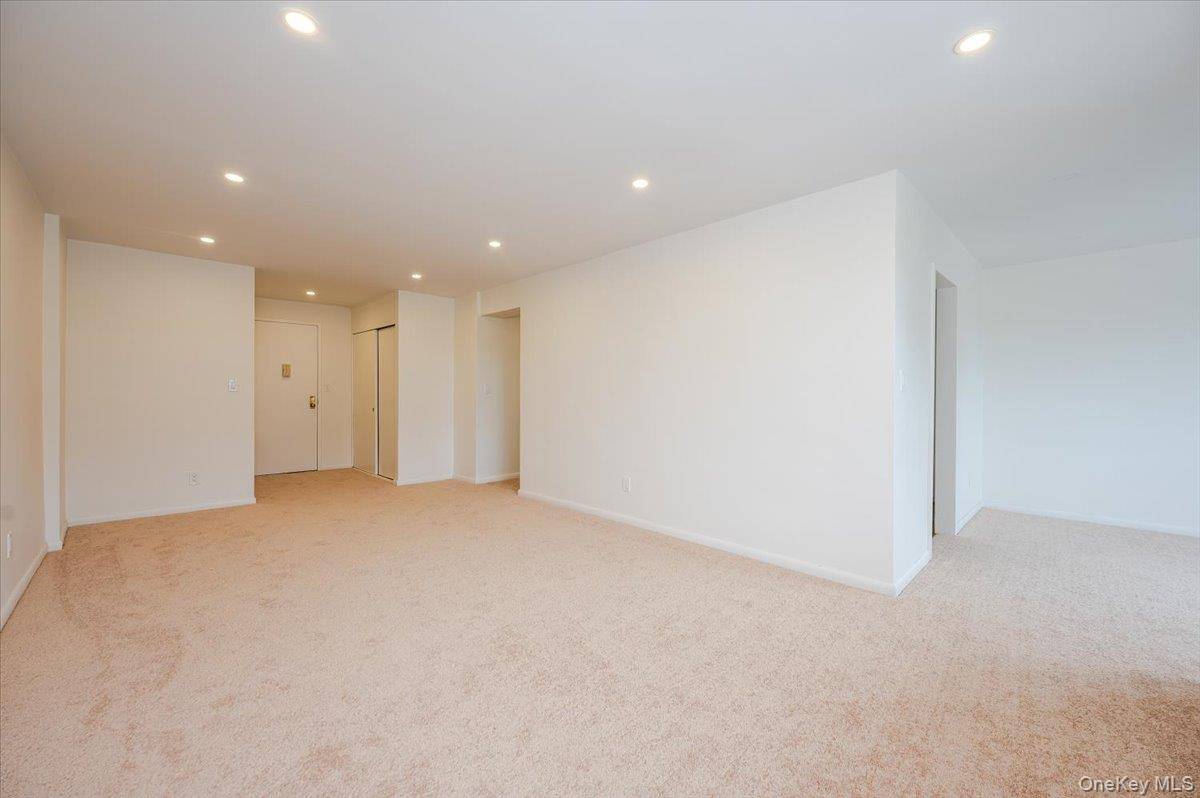 Freeport, NY 11520,99 Randall AVE #2-J