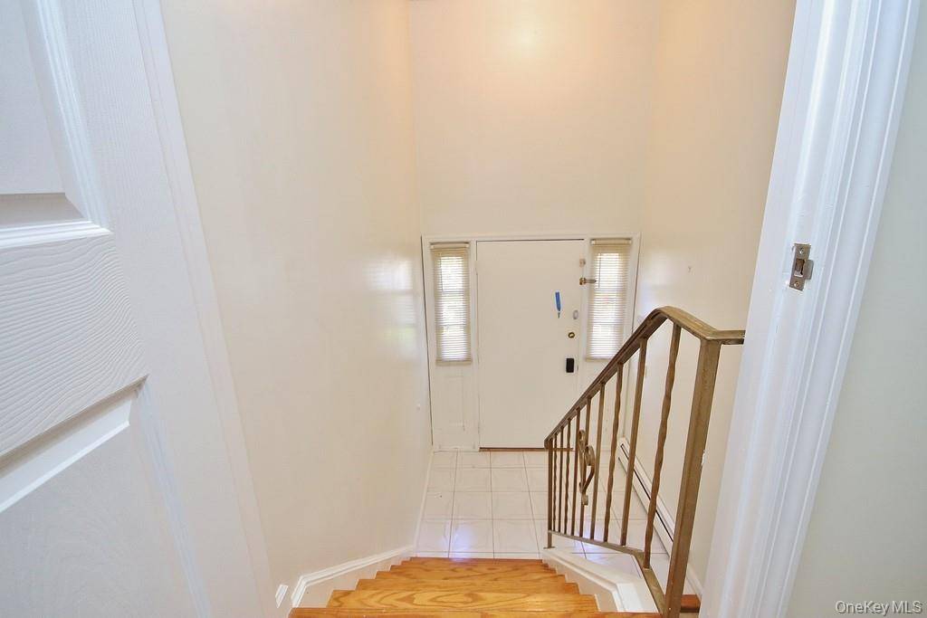 Pleasantville, NY 10570,570 Manville RD