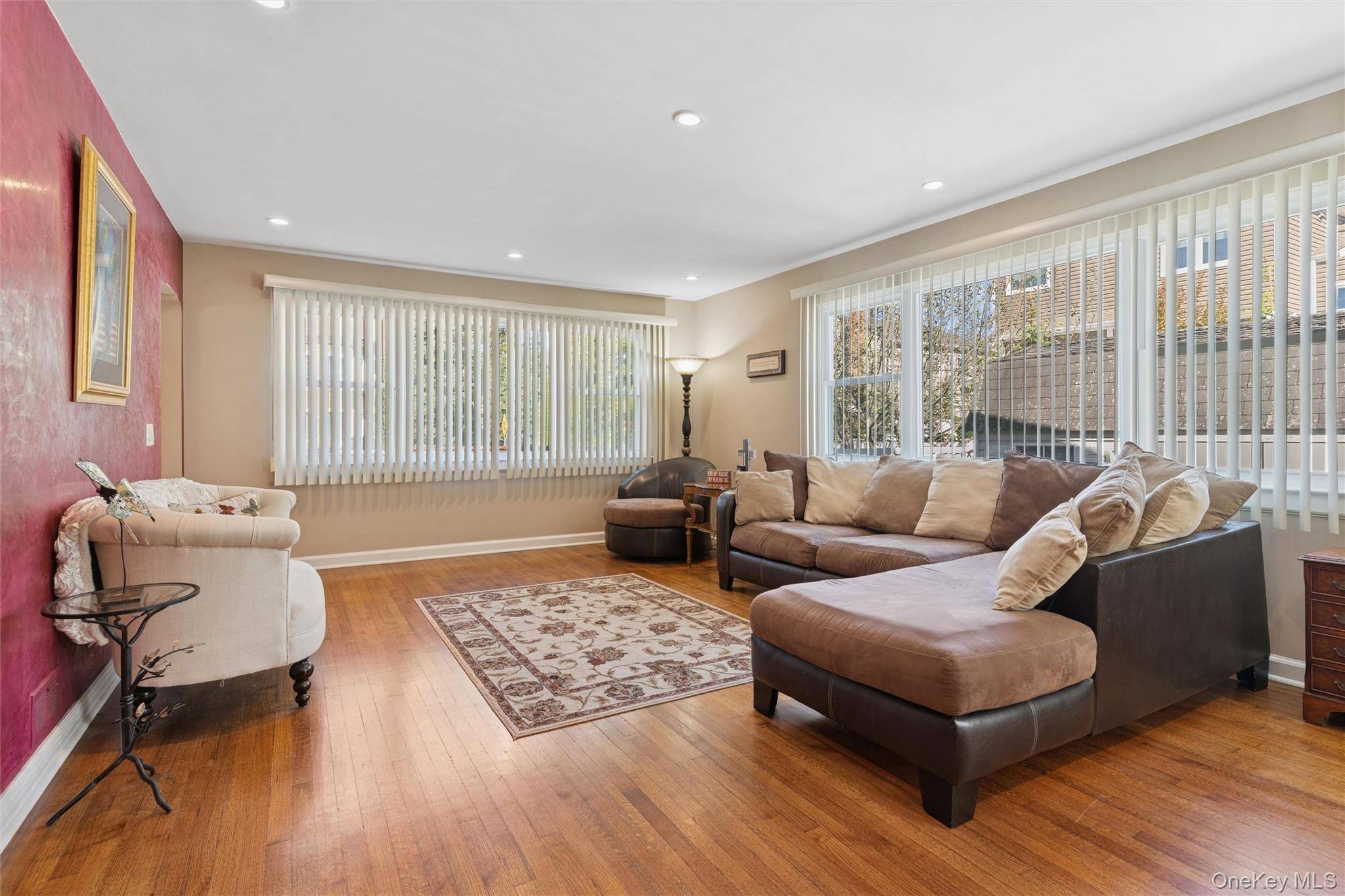 Bellmore, NY 11710,14 Bell CT