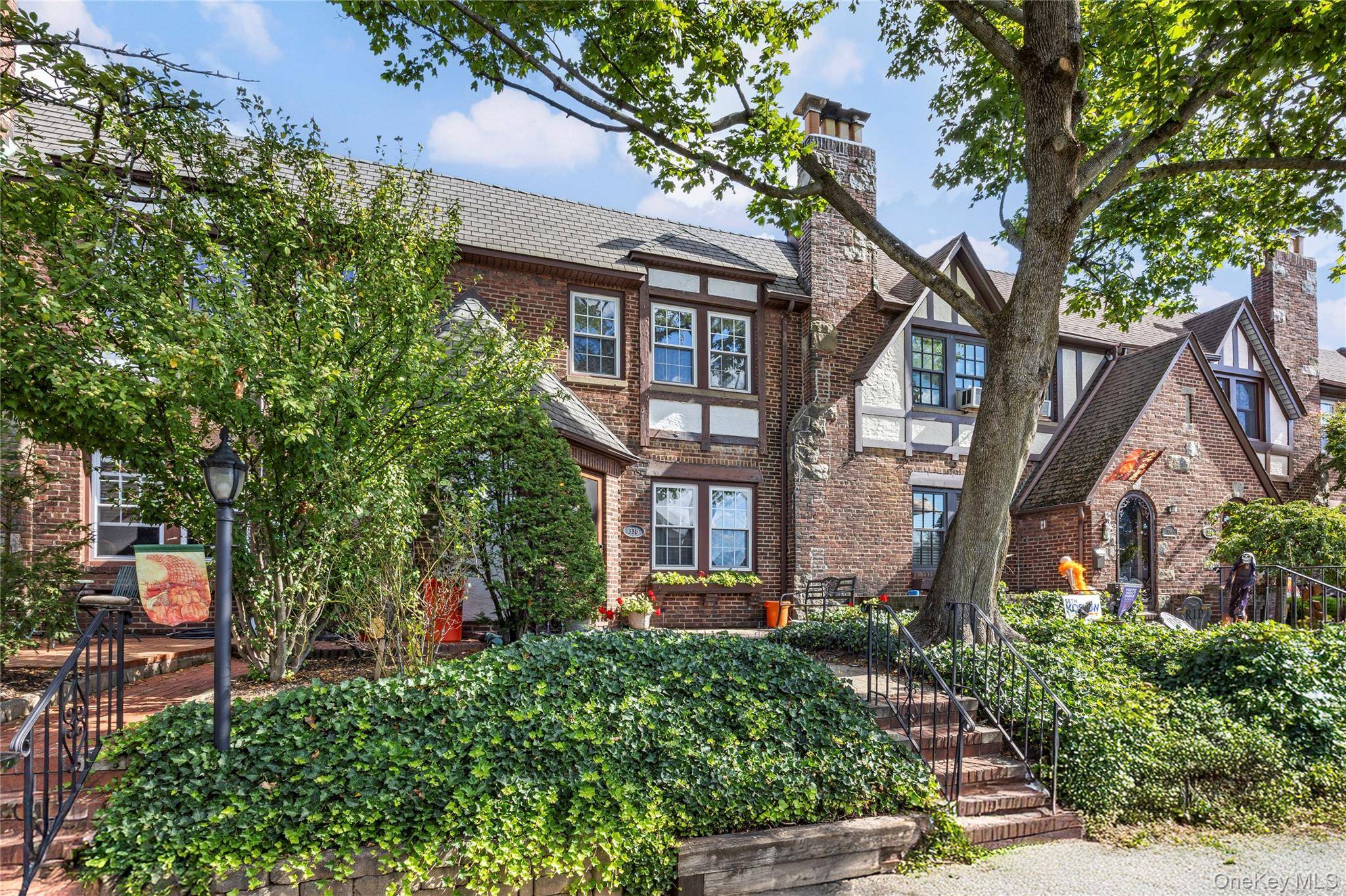 Mineola, NY 11501,338 Bauer PL