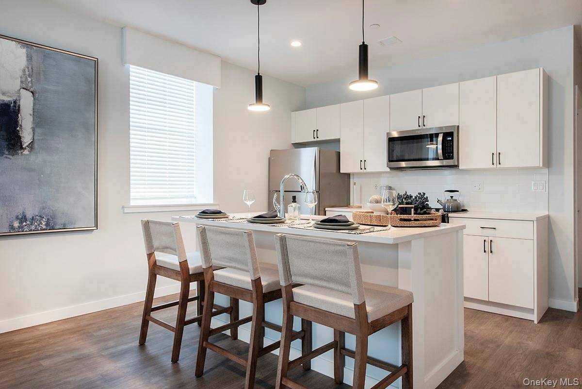 Central Islip, NY 11722,300 Carleton AVE #7213