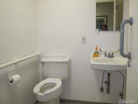 Valley Stream, NY 11580,64-68 Central AVE