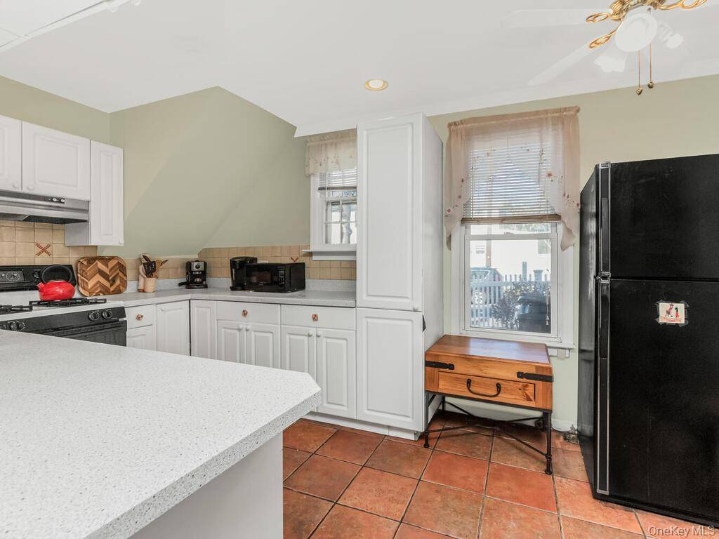 Bronx, NY 10464,393 City Island AVE