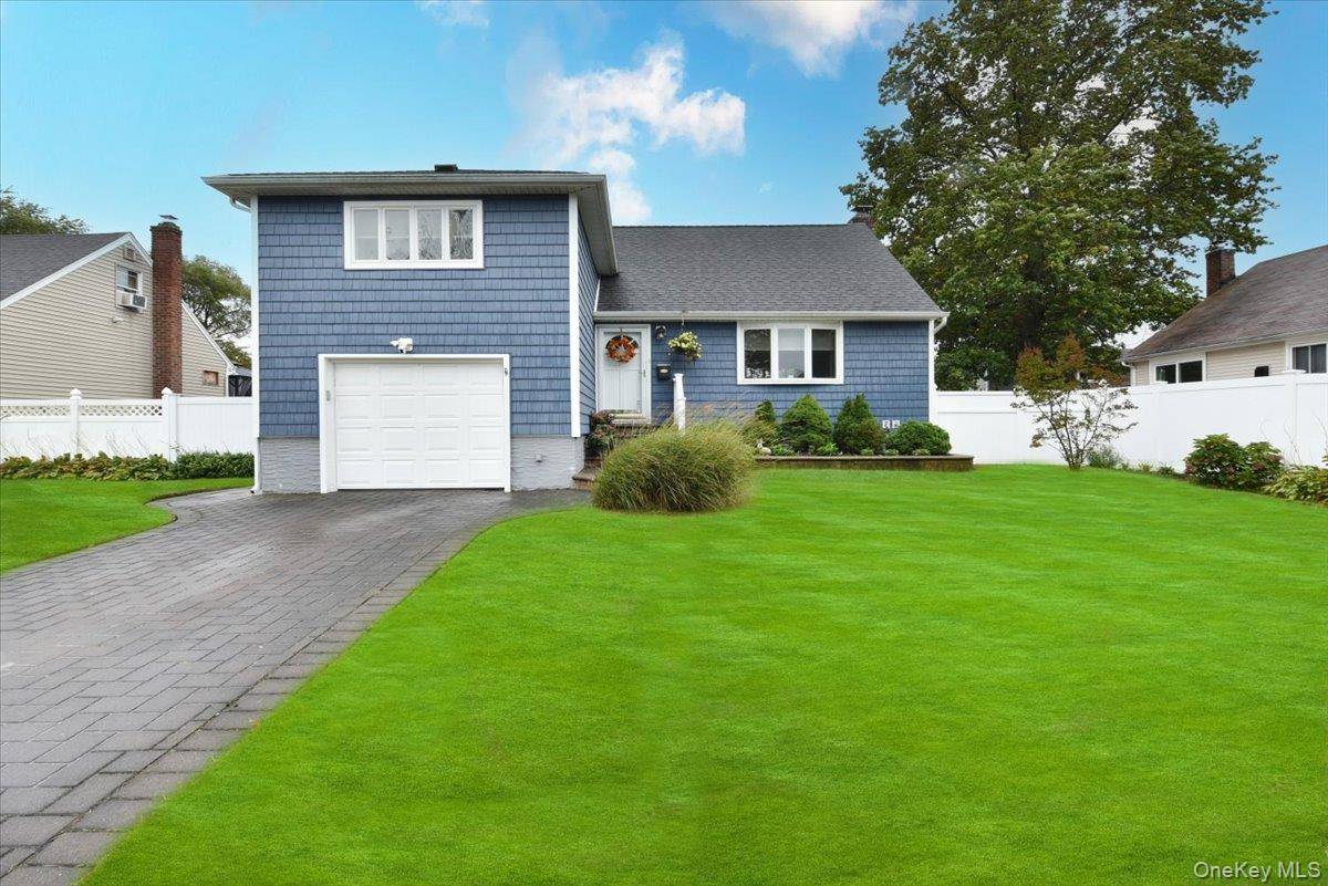 Massapequa, NY 11758,33 Ford DR