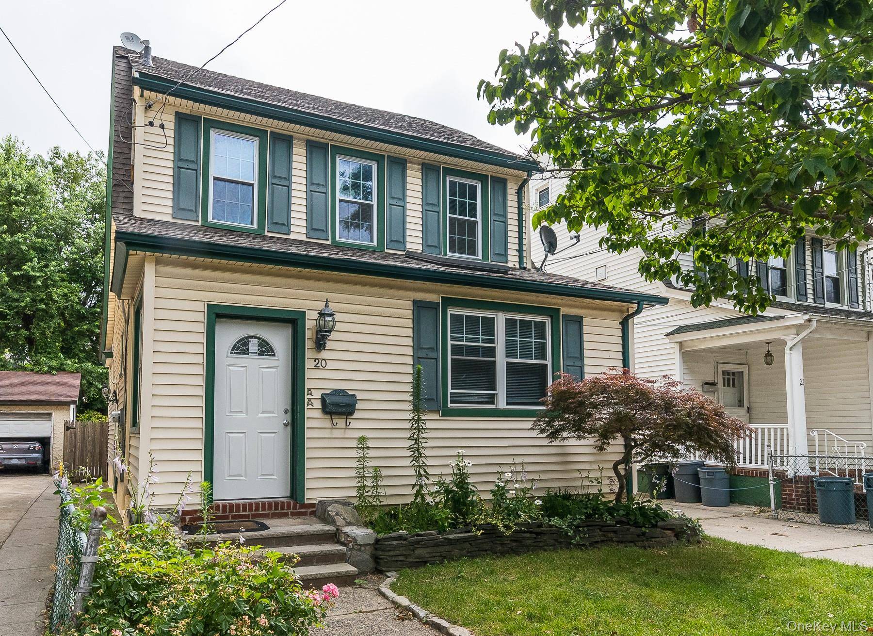 Lynbrook, NY 11563,20 Starks PL #1st Fl