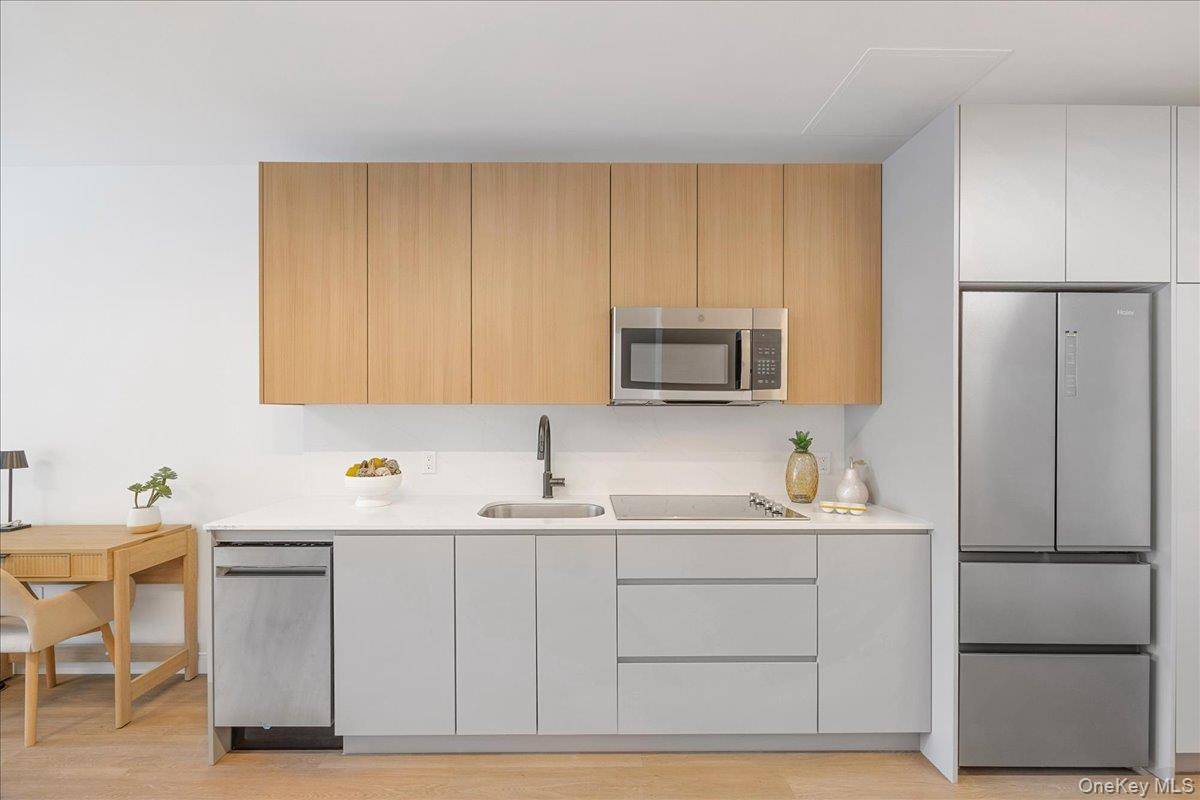 White Plains, NY 10601,8 Chester AVE #307