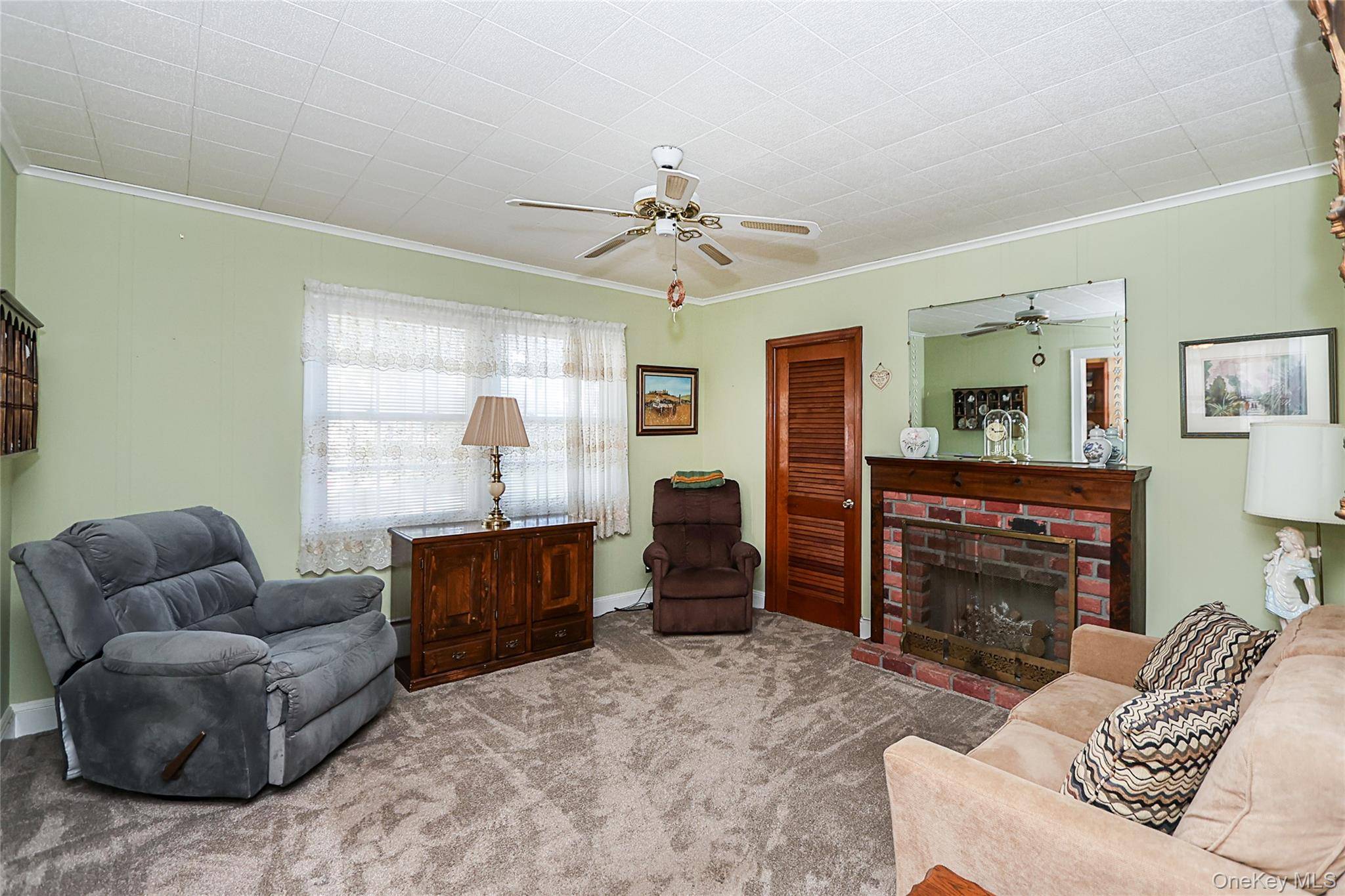 Williston Park, NY 11596,23 Stratford