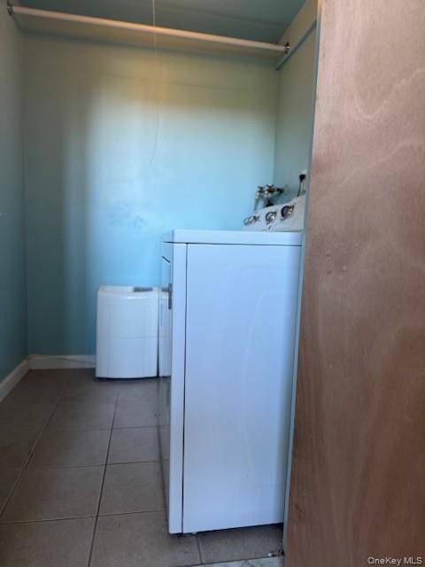 Lindenhurst, NY 11757,28 Harding AVE