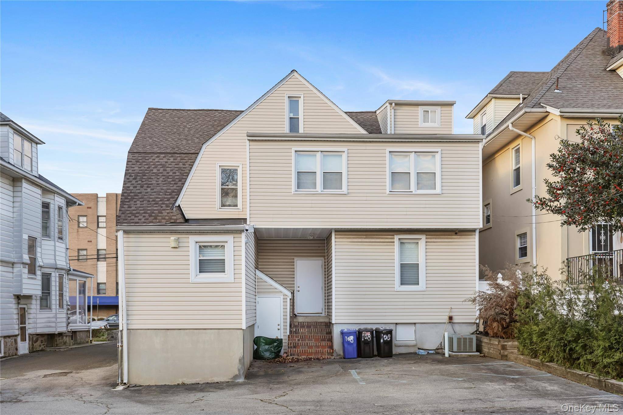 New Rochelle, NY 10801,108 Van Guilder AVE