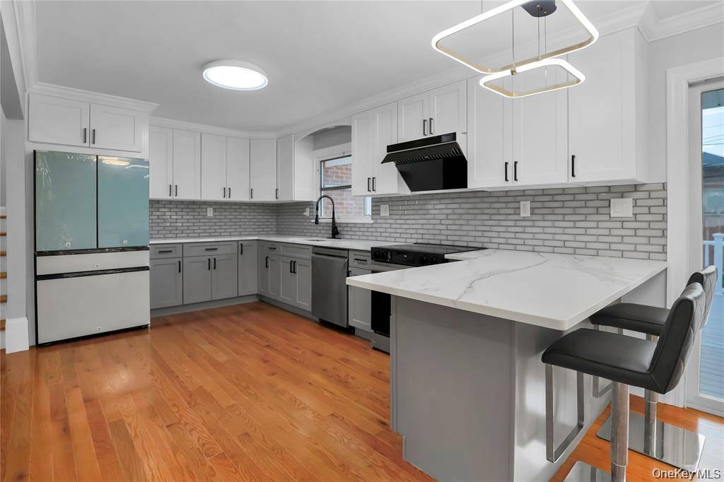 Syosset, NY 11791,14 Westminster RD