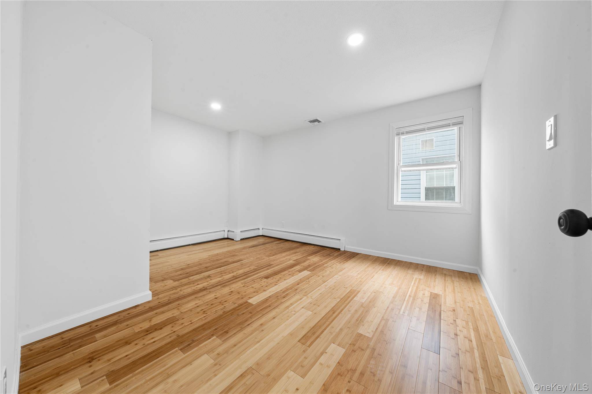 Freeport, NY 11520,16 Johnson PL