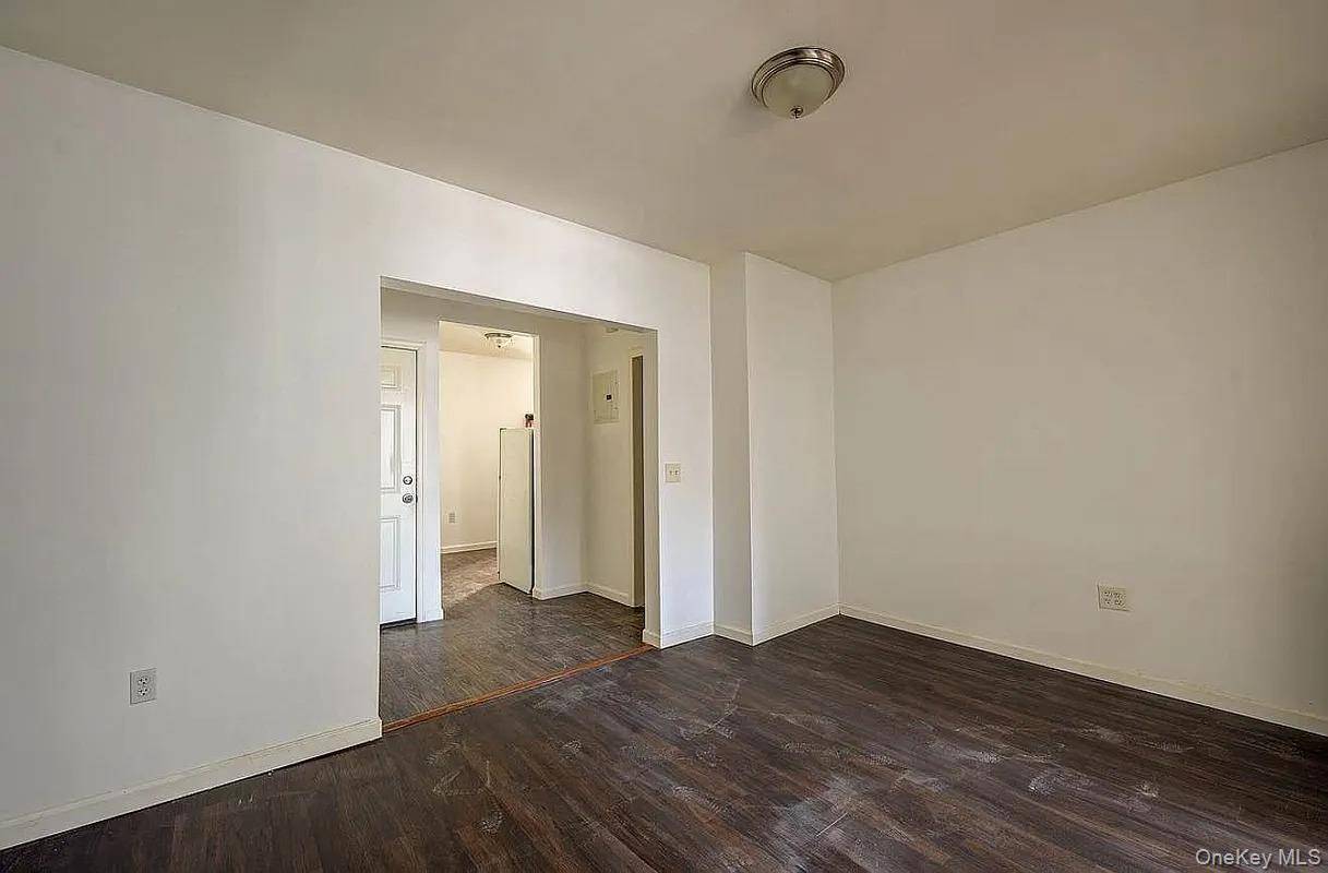 Middle Village, NY 11379,72-47 Metropolitan AVE #2F
