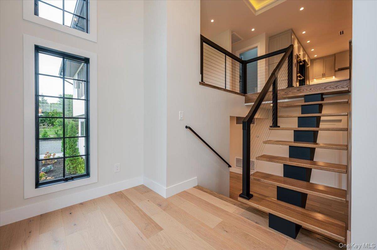 Islip, NY 11751,147 W Bayberry RD