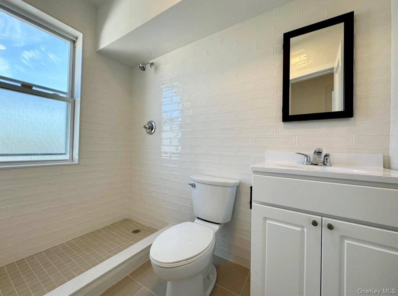 Maspeth, NY 11378,73-37 52 AVE
